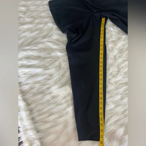 Yogalicous Womens Lux Jogger & Under Armour Velocity Twist Top, Size 1X